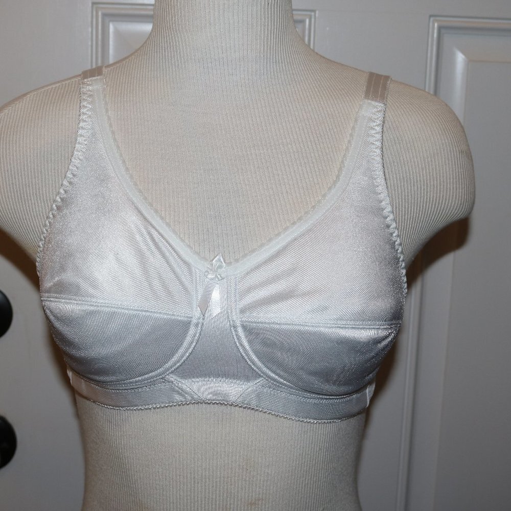 Jadee bra without pads size 34B white color